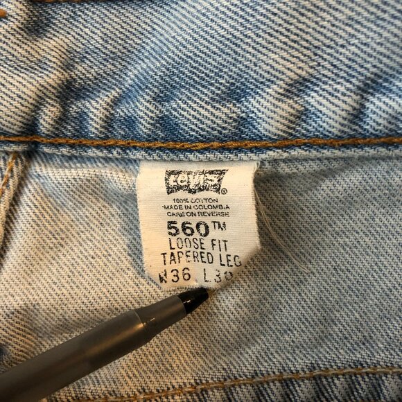 Levis Mens Jeans Vintage 560 Loose Fit Tapered Light Wash 36x30 Measures 34x29.5 - Picture 6 of 6